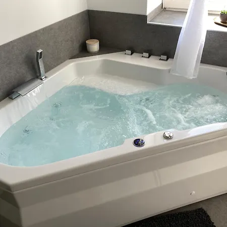 Luxus Privat-Spa Mit Whirlpool, Sauna & Heimkino
