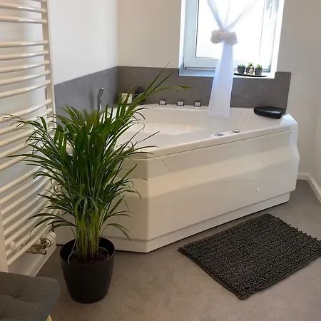 Wellness - Privat-spa Mit Whirlpool, Sauna & Kino *