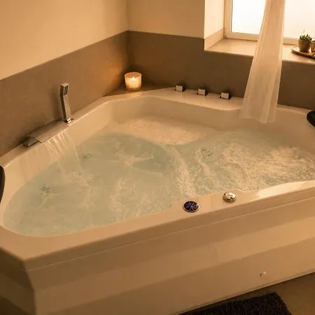 Wellness - Privat-spa Mit Whirlpool, Sauna & Kino *